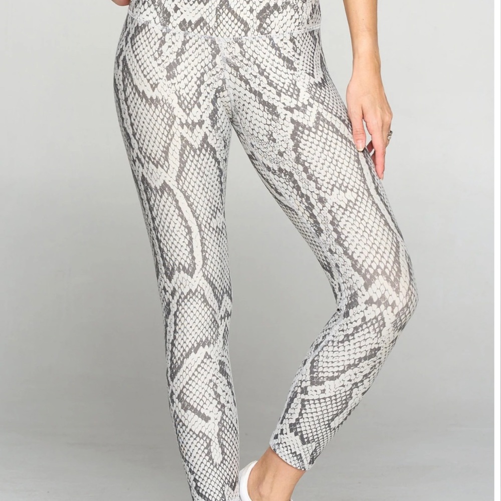 Snakeskin print leggings